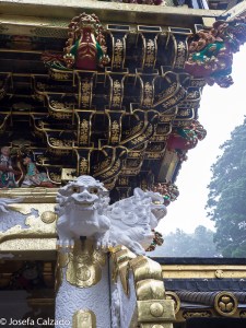 Detalle decoración puerta Yomeimon