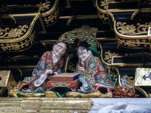 Detalle de unas de las esculturas humanas de la puerta Yomeimon