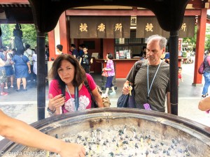 Haciendo el ritual en el “O-koro