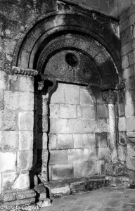 Detalle de la cara sur, primitiva portada románica