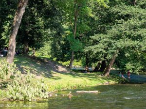 Bañistas en el rio Vilnias