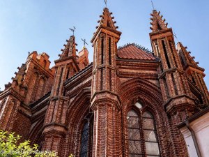 Detalle torrecilla y cruces iglesia de Santa Ana