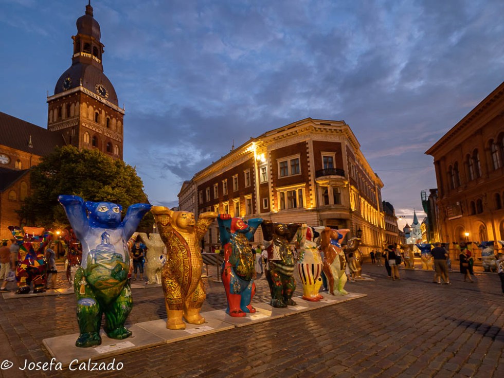 Osos Buddy en la Plaza de la Catedral de Riga