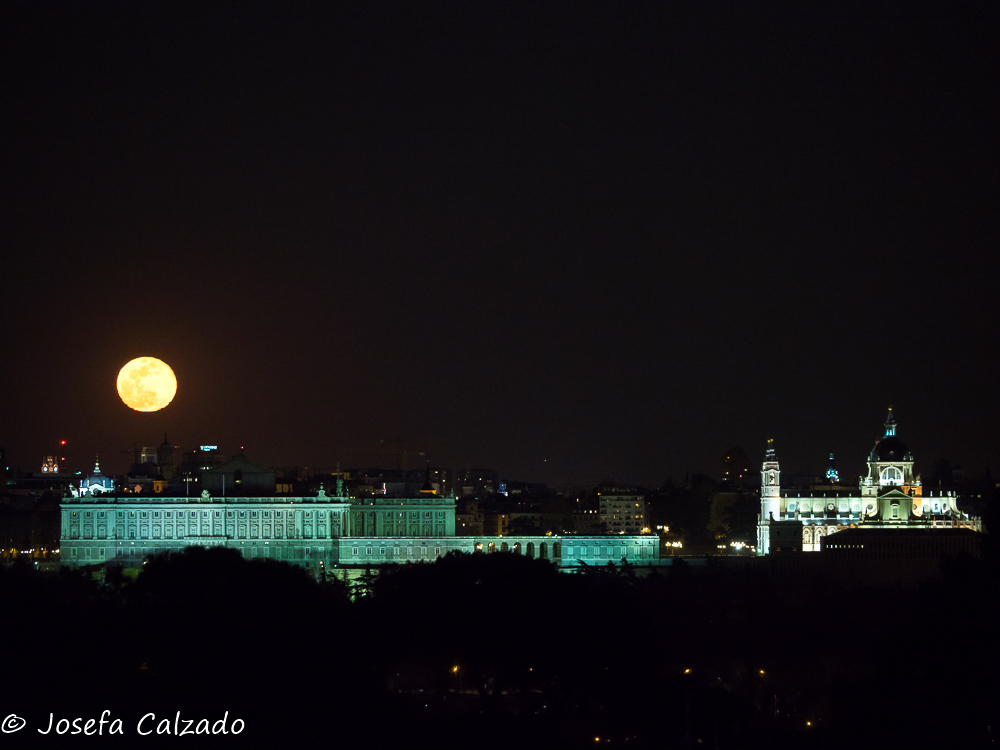 Superluna, Palacio Real y Ntra. Sra. de la Almudena