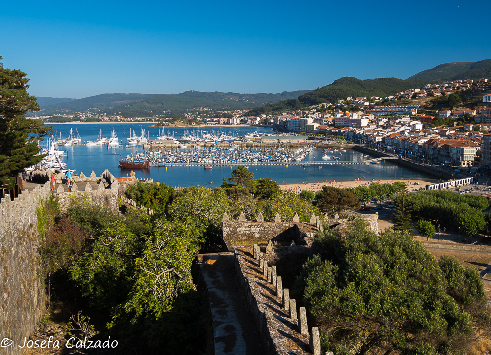 Vista del puerto de Baiona