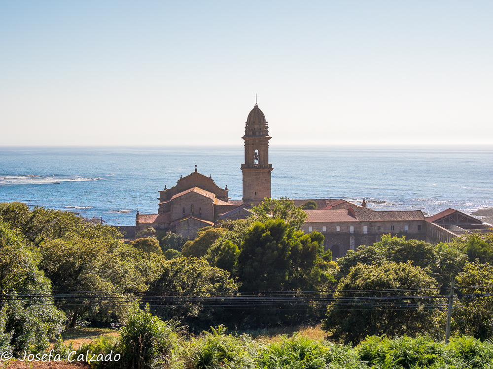 Panorámica del Monasterio de Oia