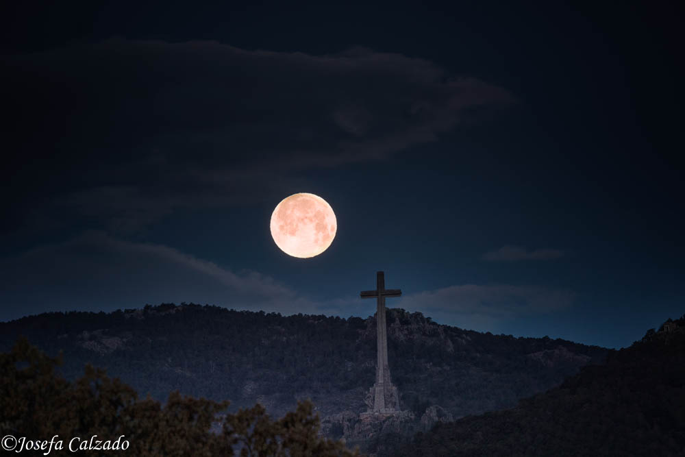 Superluna llena, luna rosa