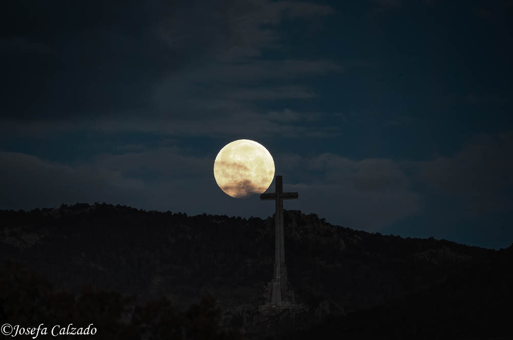Superluna llena, luna rosa
