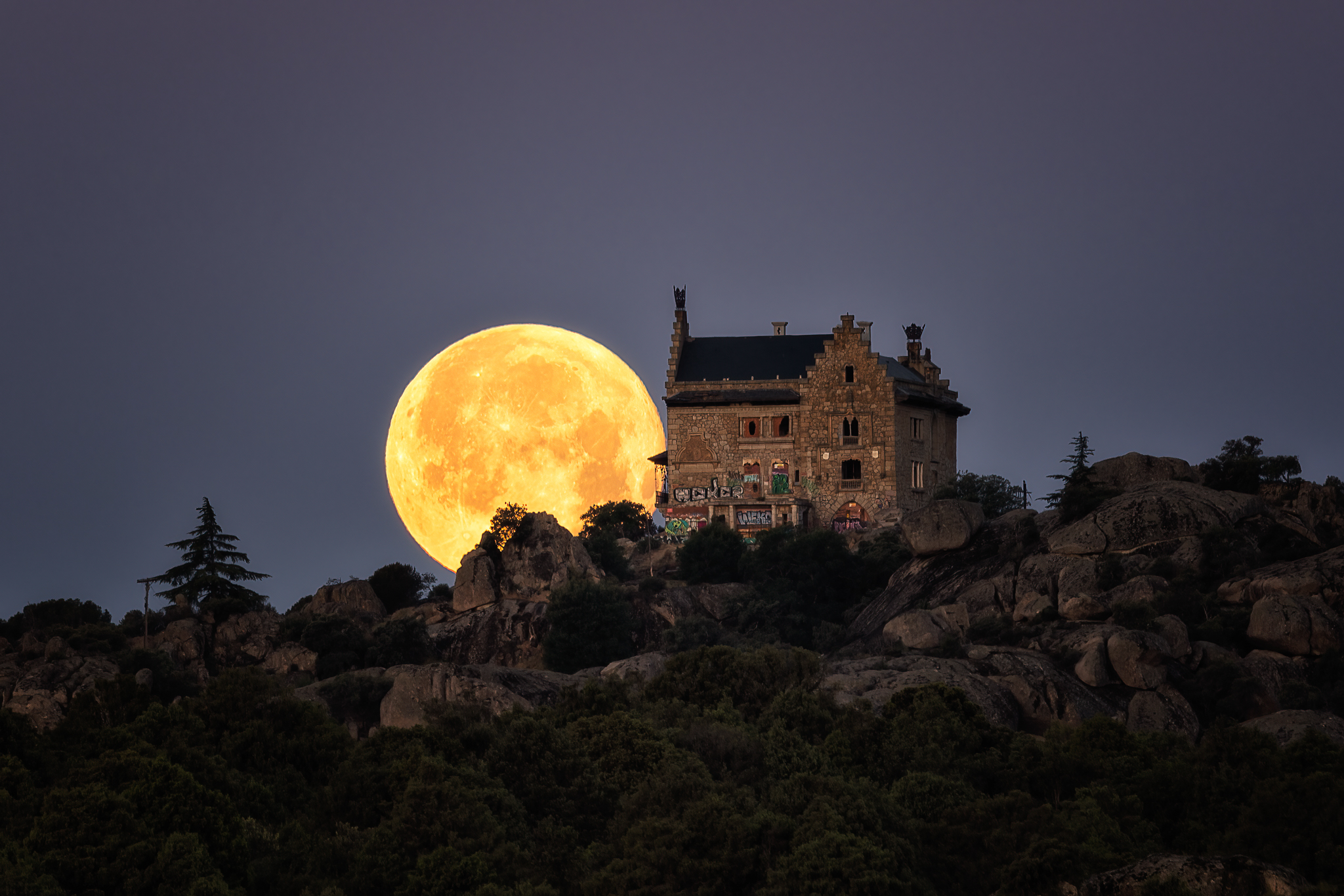 Puesta luna llena Palacio Canto del Pico