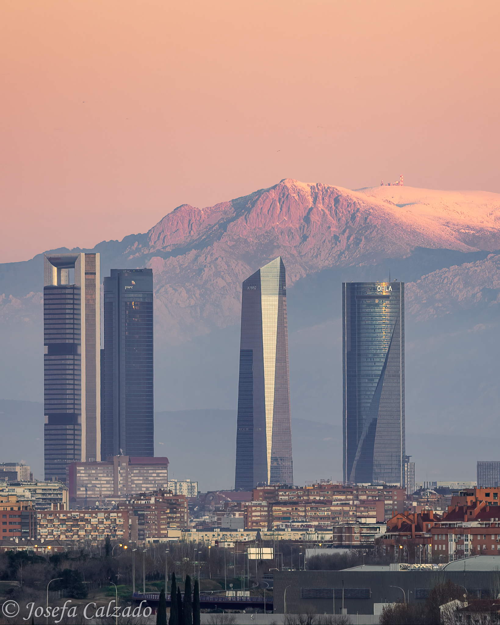 Las Cinco Torres de Madrid y Bola del Mundo