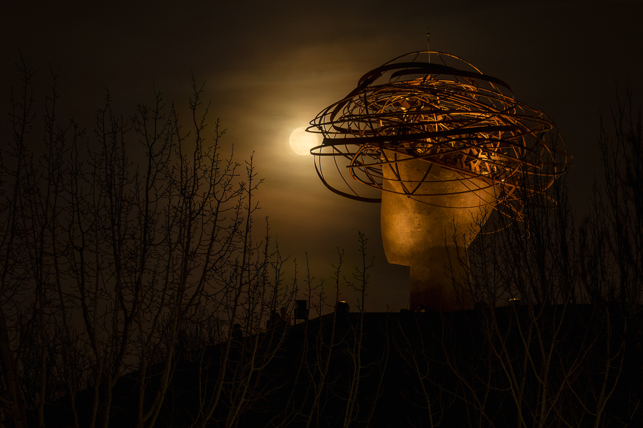 Luna llena del lobo, luna llena de enero con la Dama del Manzanares