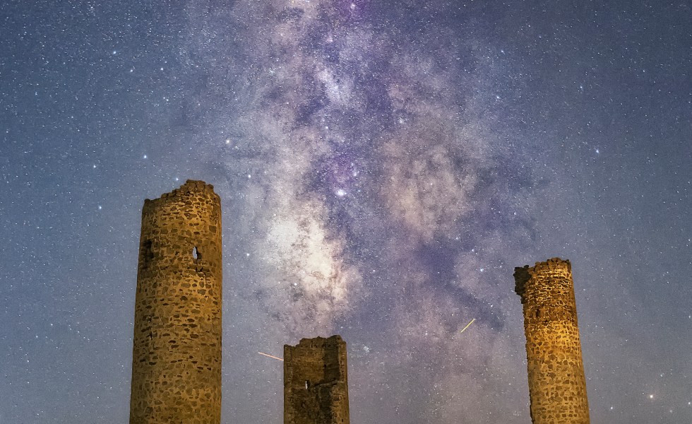 Castillo de Gálvez y centro galáctico de la Vía Láctea