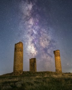 Castillo de Gálvez y centro galáctico de la Vía Láctea
