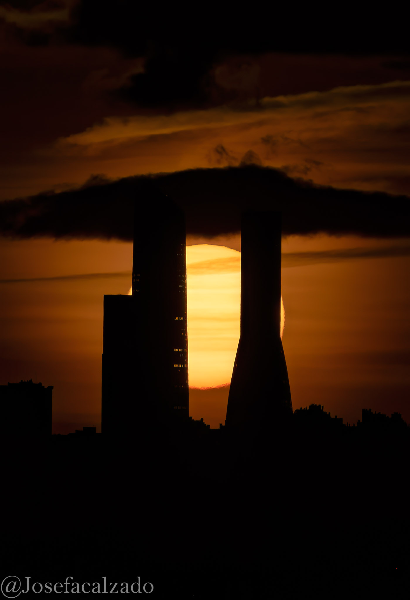Detalle sol entre Torre de Cristal y Torre Emperador Castellana