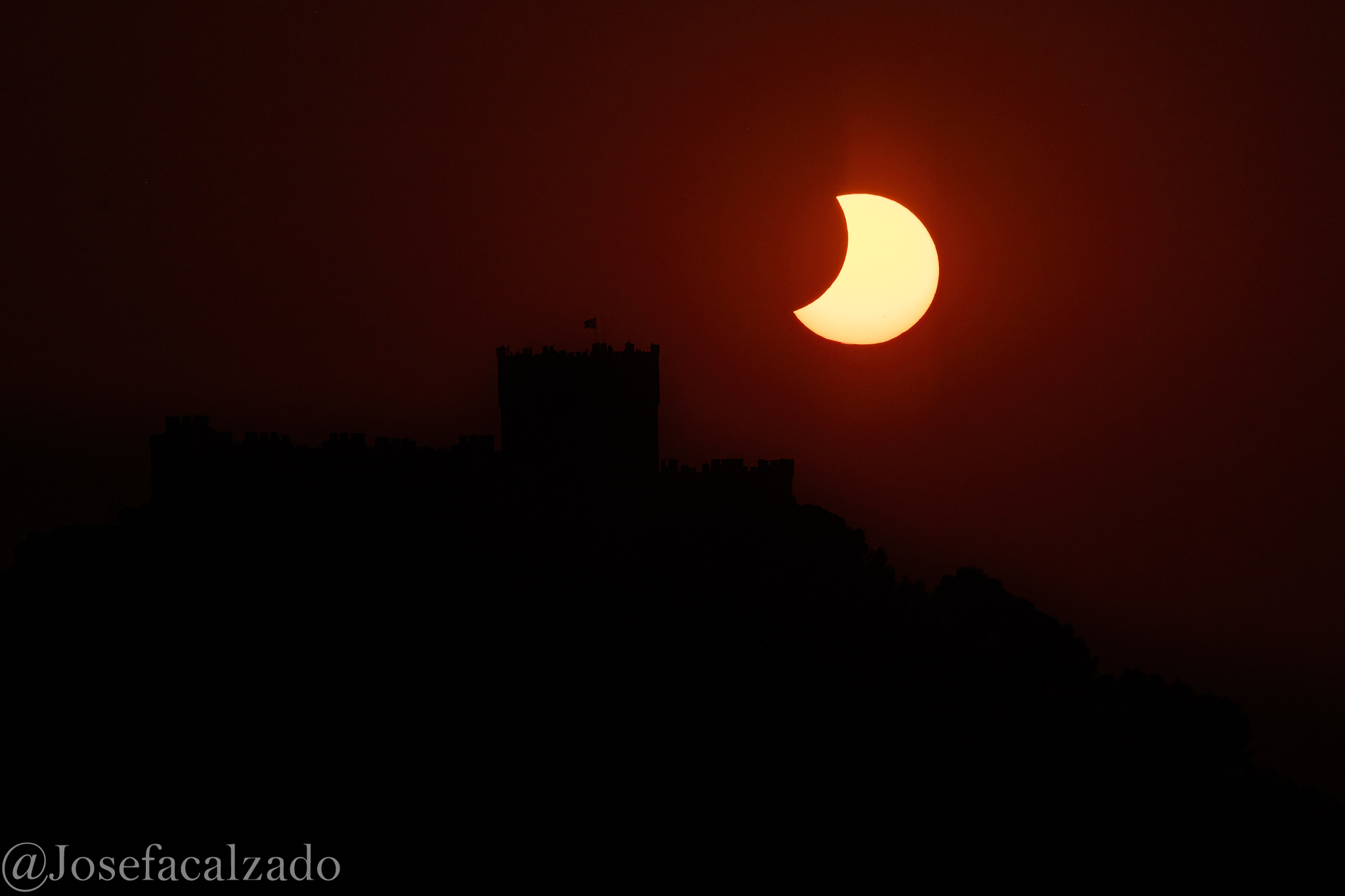 Detalle Castillo de Peñafiel y eclipse