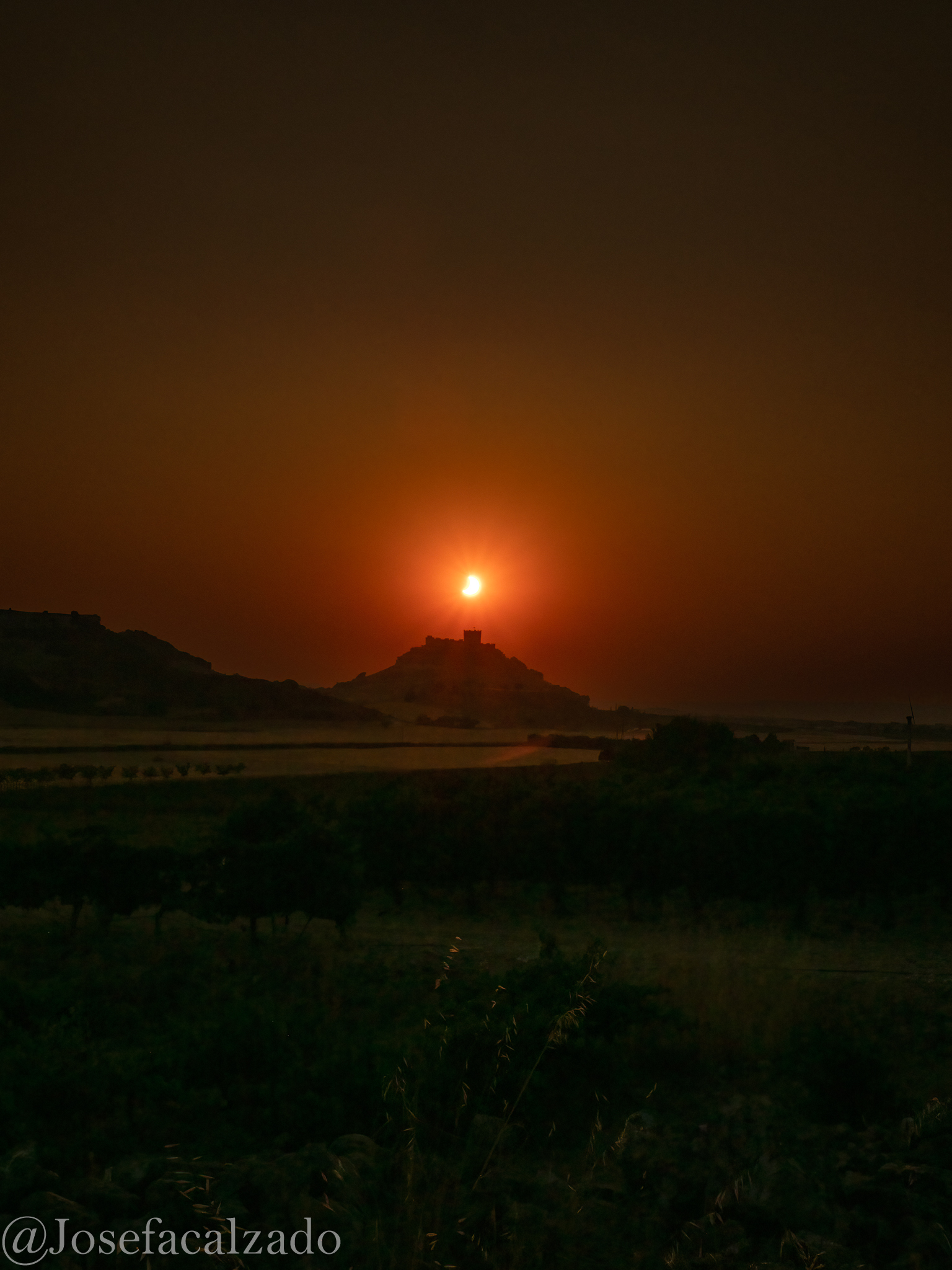 Justo encima del castillo